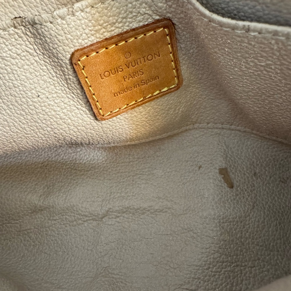 Louis Vuitton Monogram Cosmetic Bag / Pouch - Picture 3 of 10